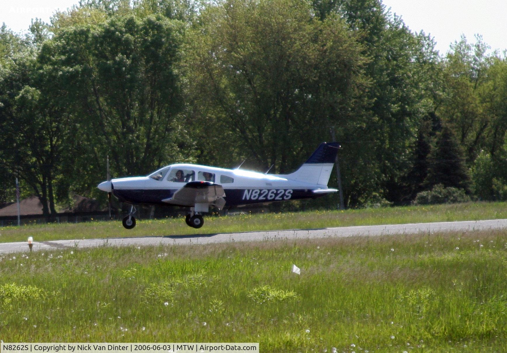 N8262S, 1980 Piper PA-28-181 Archer C/N 28-8190035, Manitowoc Air Show