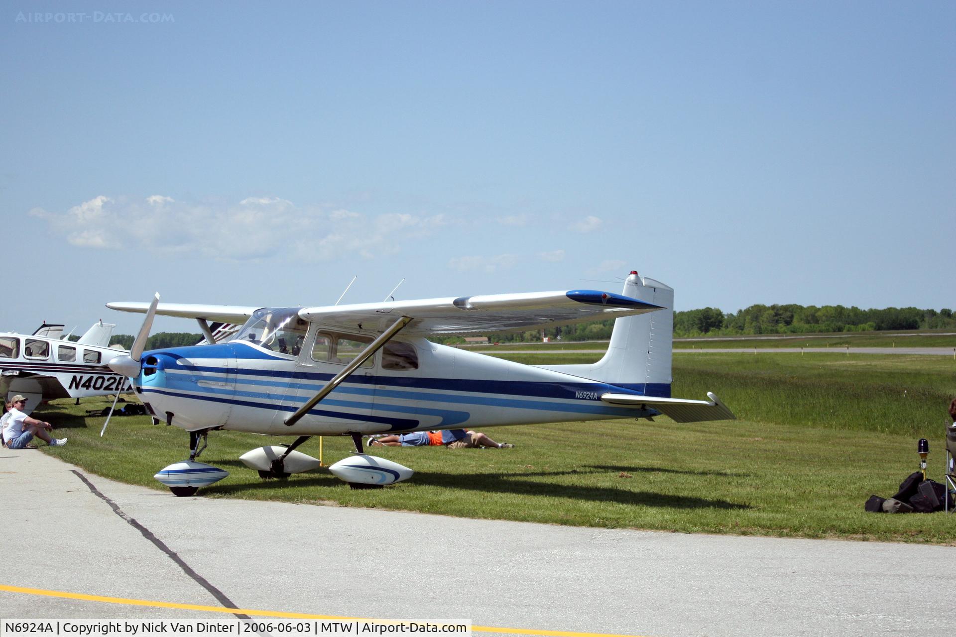 N6924A, 1956 Cessna 172 C/N 29024, Manitowoc Air Show