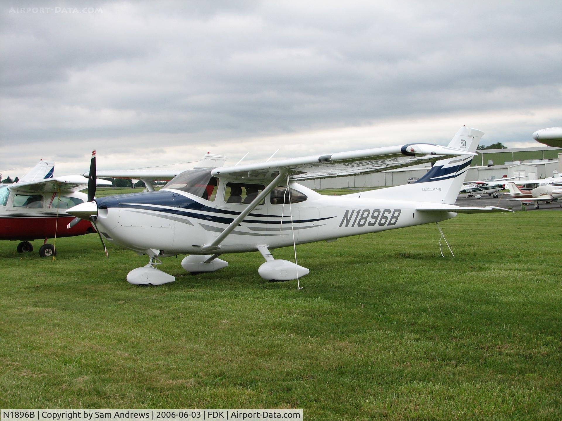 N1896B, 2005 Cessna 182T Skylane C/N 18281731, Sitting on the grass at the AOPA Fly-in 2006