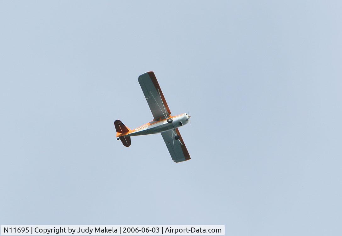 N11695, 1972 Bellanca 7ECA Citabria C/N 856-72, Plane flew over while I was taking eagle photos.