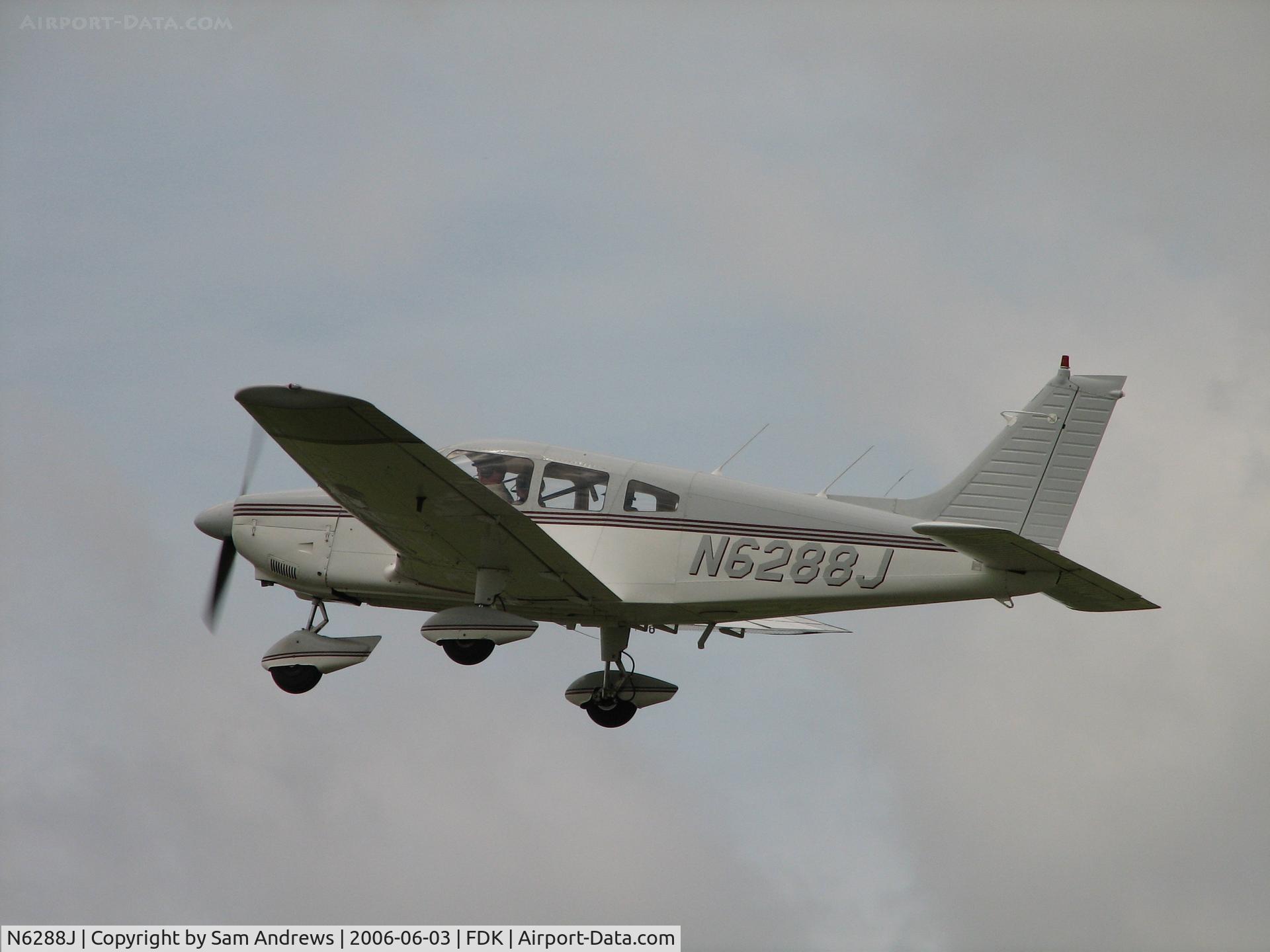 N6288J, 1976 Piper PA-28-181 C/N 28-7690393, Climbing out from FDK.  Nice shot if I do say so myself.