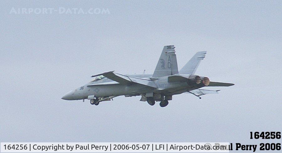 164256, 1991 McDonnell Douglas F/A-18C Hornet C/N 1019, Tucking her gear in for the start of the show