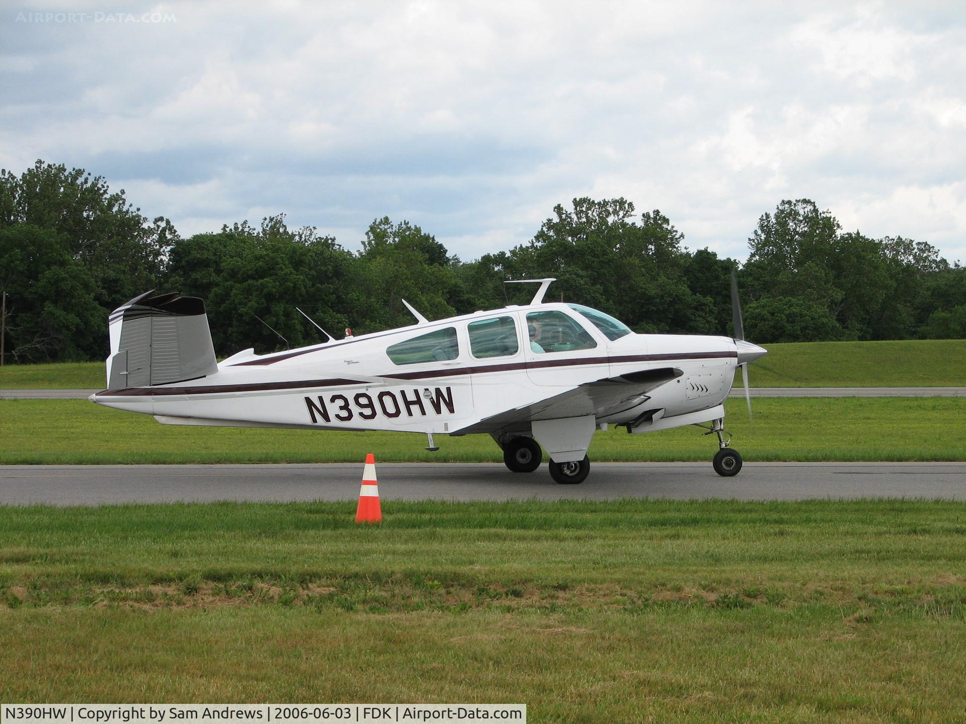 N390HW, 1967 Beech V35A Bonanza C/N D-8608, taxiing out for departure.  IFR} FDK V93 LRP V39 ETX V30 SBJ 39N