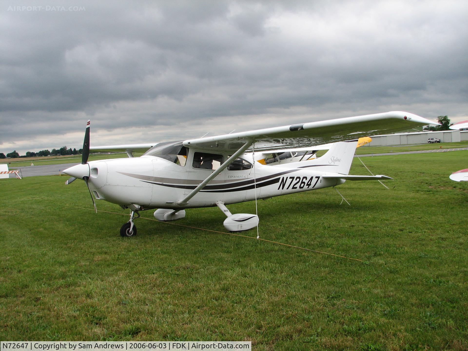 N72647, 1999 Cessna 182S Skylane C/N 18280623, Nice looking C-182S.  Its owned by S-Tec Corp so you can probably imagine why the experimental is on the side of the plane