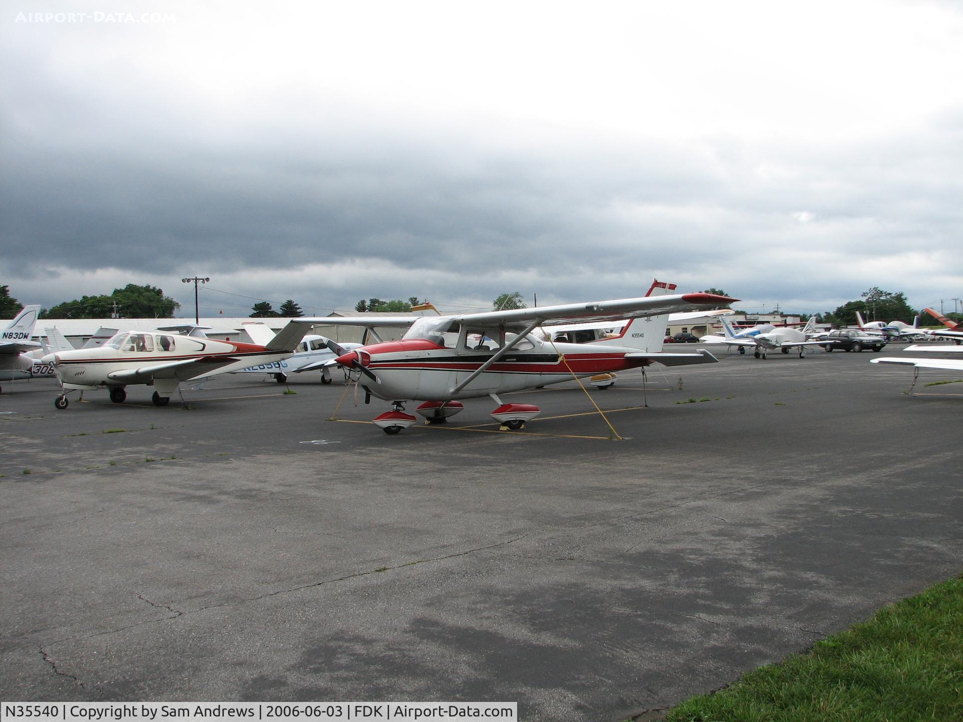 N35540, 1968 Cessna 172I C/N 17256821, On the ramp at FFC