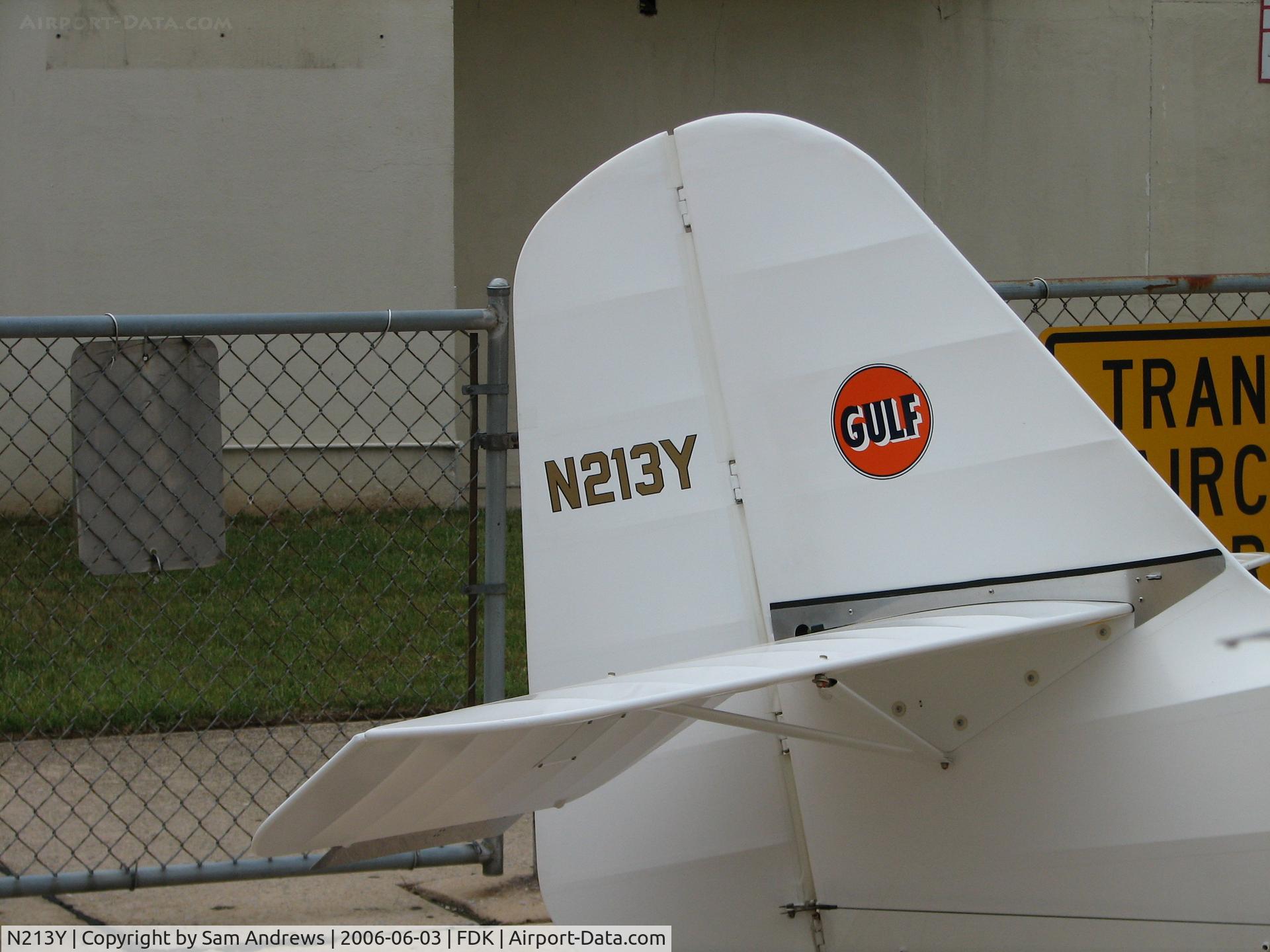 N213Y, 1998 Skystar Kitfox Model 4-1200 C/N 1663, the tailfeathers