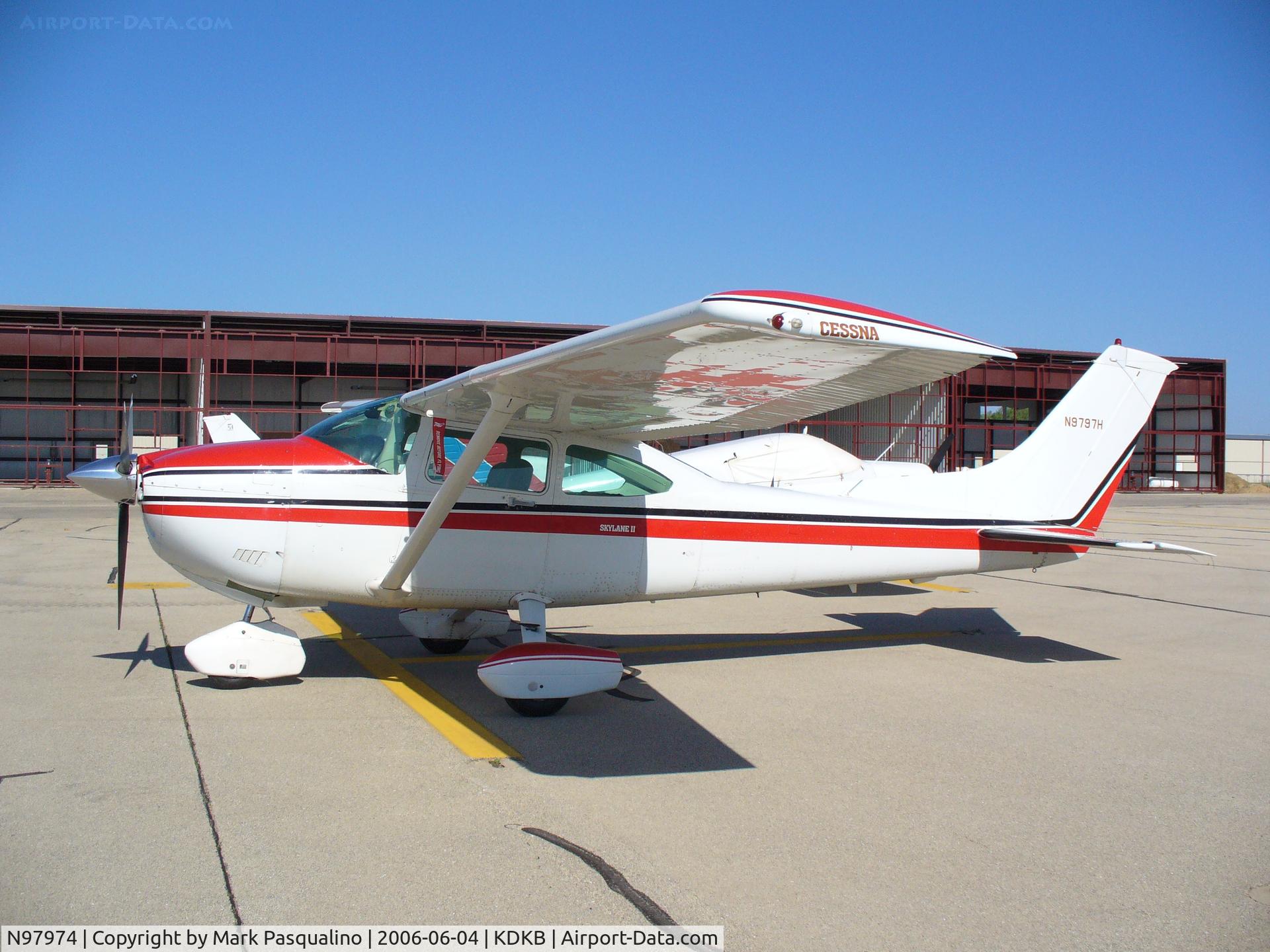 N97974, 1981 Mooney M20J 201 C/N 24-1085, Cessna 182