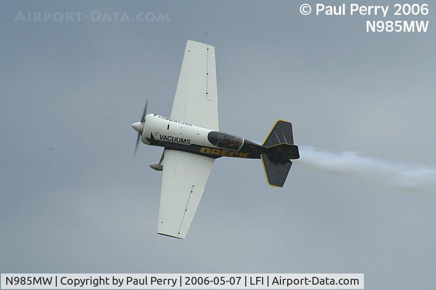 N985MW, 1989 Wolf Steven F CYCLONE C/N WC-001, Frank Ryder putting on a good show, despite the bad weather