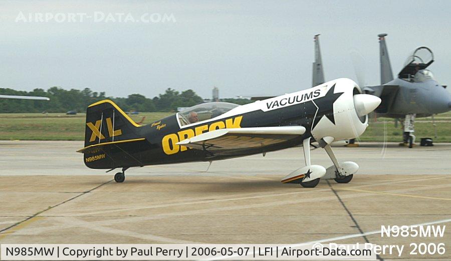 N985MW, 1989 Wolf Steven F CYCLONE C/N WC-001, Frank taxiing back in after his performance