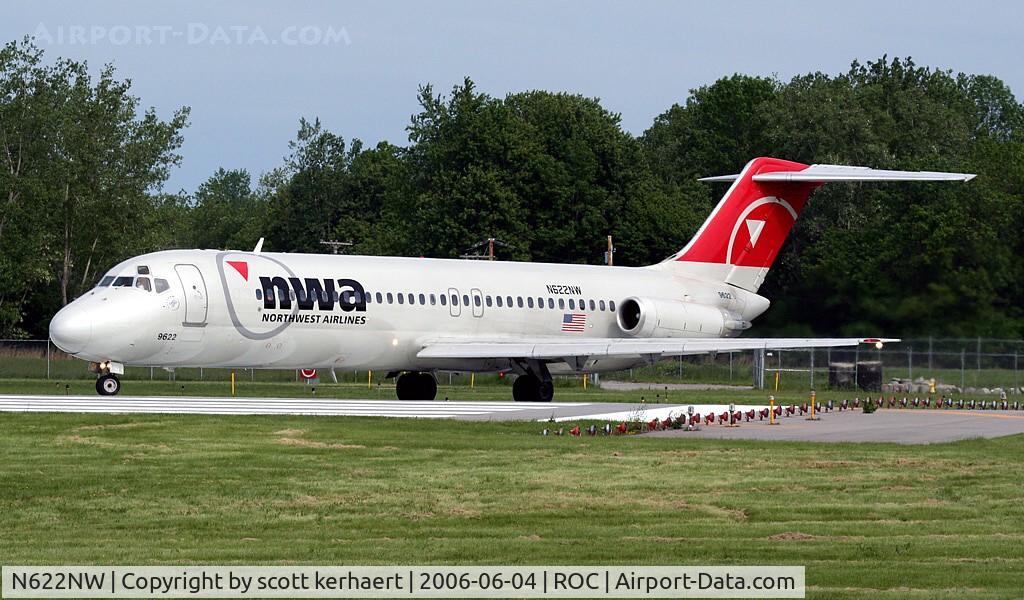 N622NW, 1972 Douglas DC-9-32 C/N 47575, departing 04