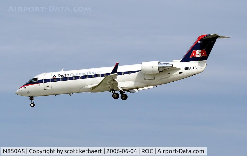 N850AS, 1999 Bombardier CRJ-200ER (CL-600-2B19) C/N 7355, 04
