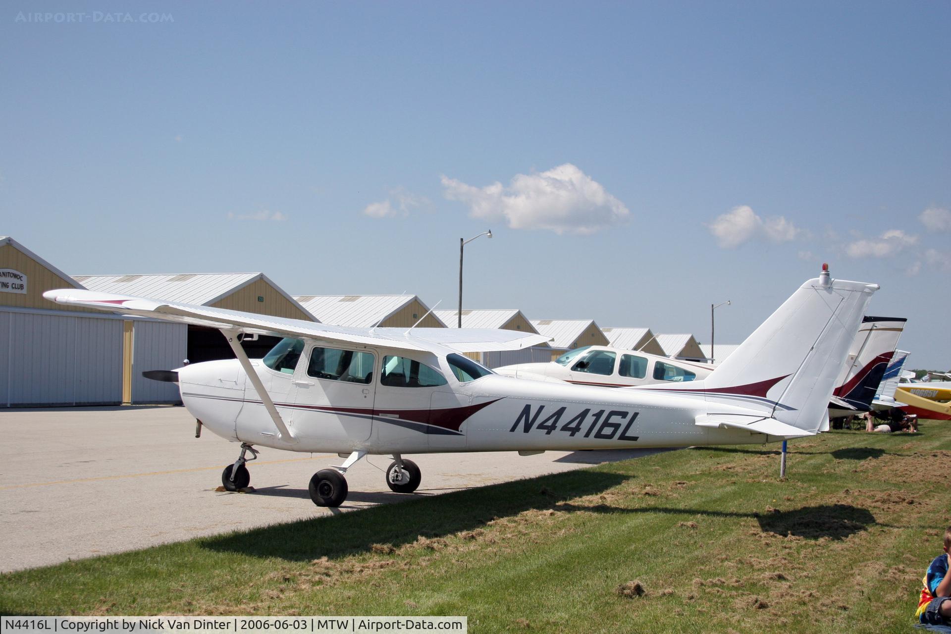 N4416L, 1966 Cessna 172G C/N 17254503, Manitowoc Air Show
