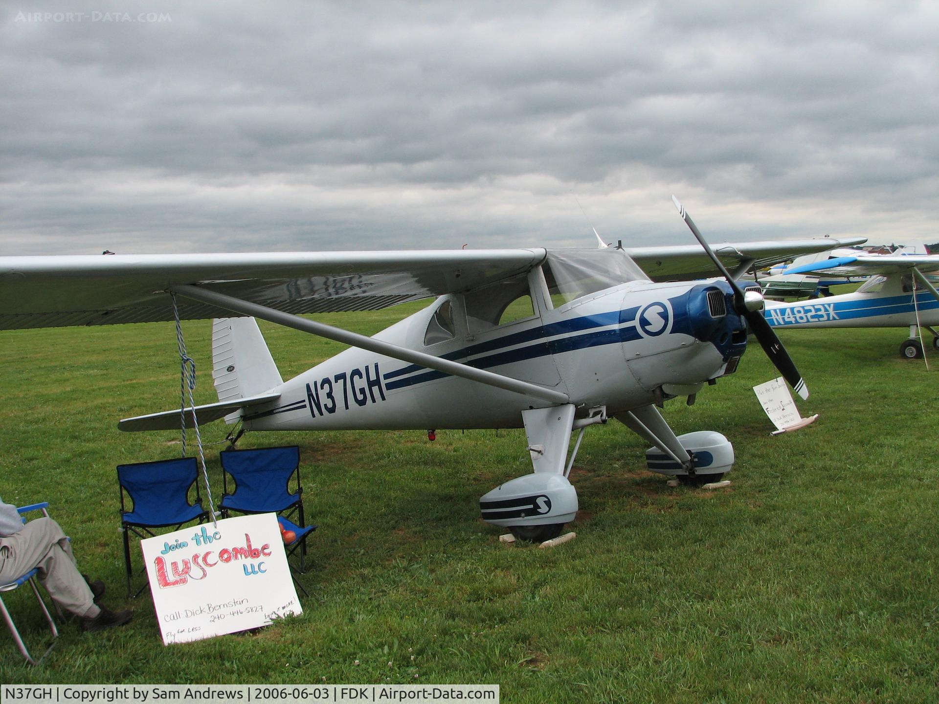 N37GH, 1947 Luscombe 8E Silvaire C/N 4683, Drummin' up business