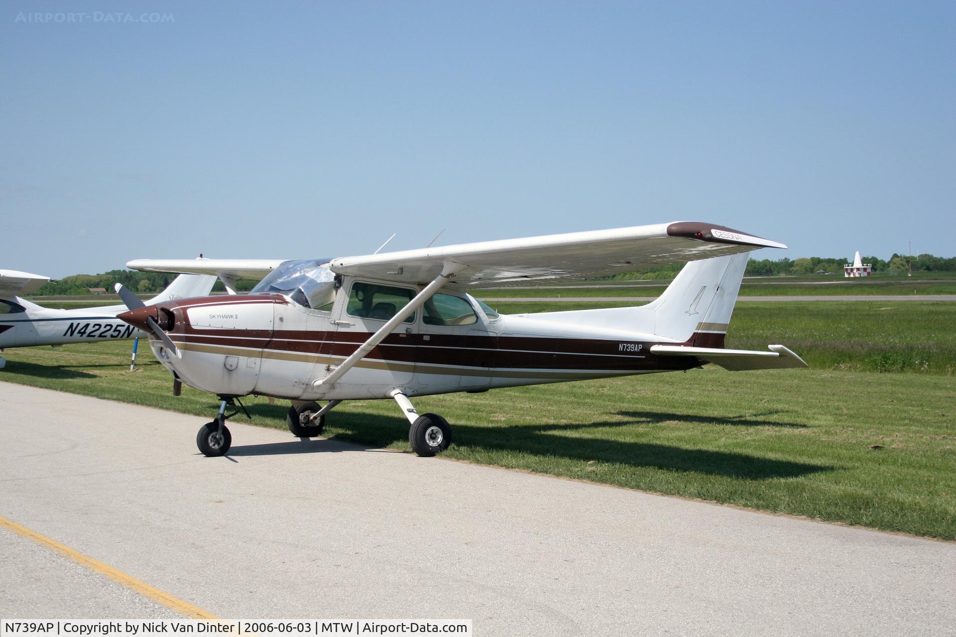 N739AP, 1978 Cessna 172N Skyhawk II C/N 17270391, Manitowoc Air Show