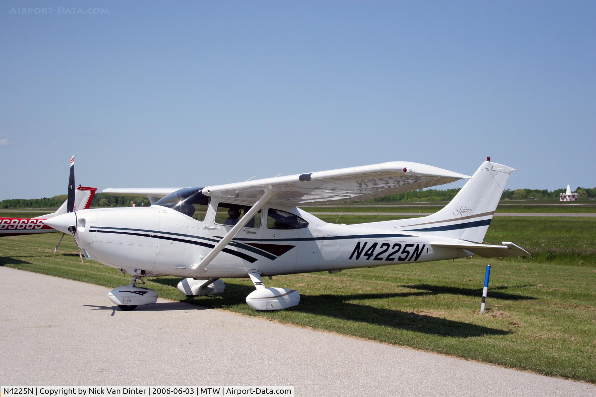 N4225N, 1999 Cessna 182S Skylane C/N 18280445, Manitowoc Air Show