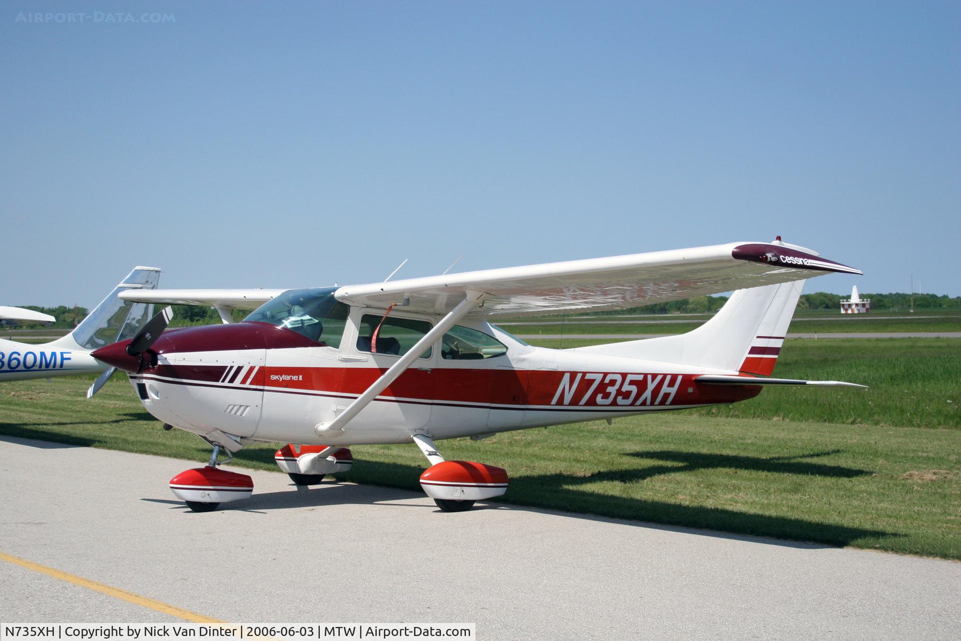 N735XH, Cessna 182Q Skylane C/N 18265763, Manitowoc Air Show