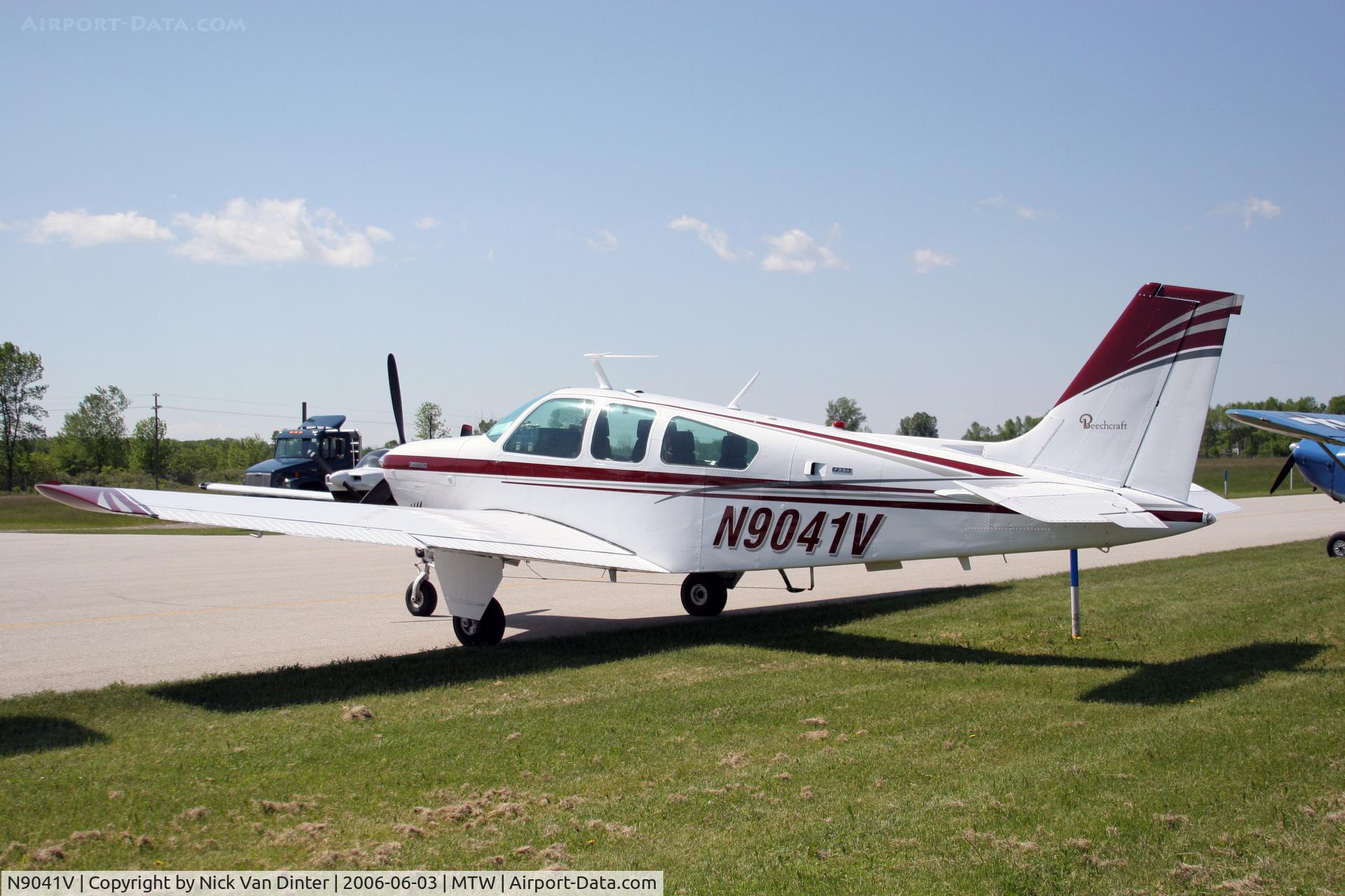 N9041V, 1973 Beech F33A Bonanza C/N CE-429, Manitowoc Air Show