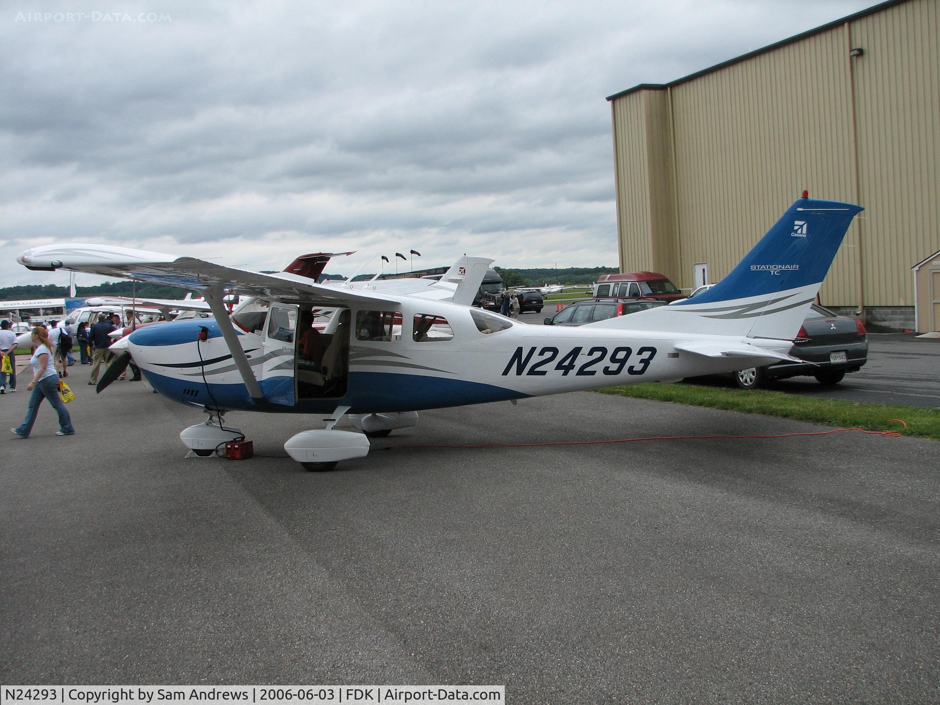 N24293, 2006 Cessna T206H Turbo Stationair C/N T20608608, Later this day this plane flew to Dunkirk, NY from here.  The AOPA Fly-In 2006