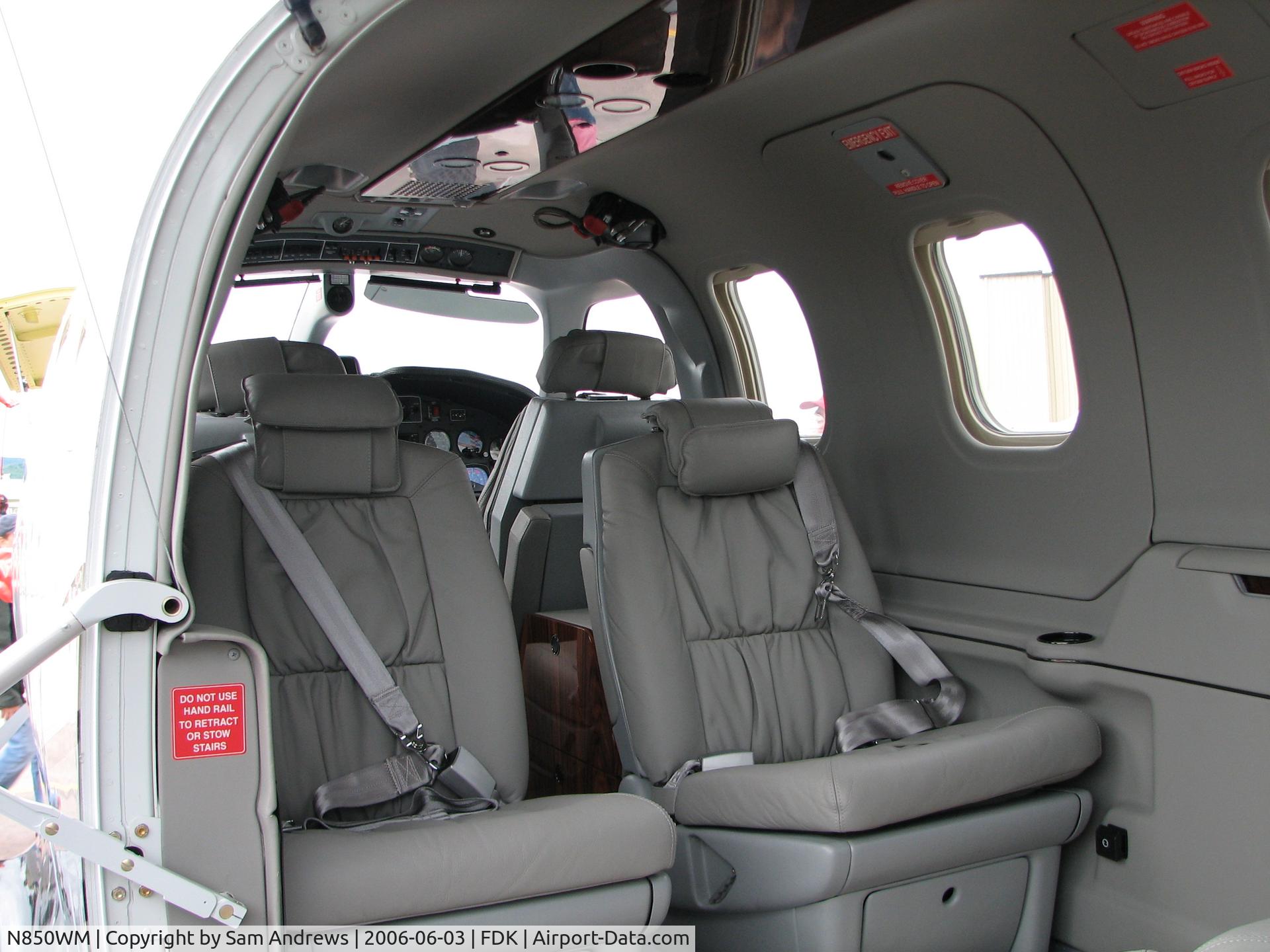 N850WM, 2006 Socata TBM-700 C/N 353, Cabin