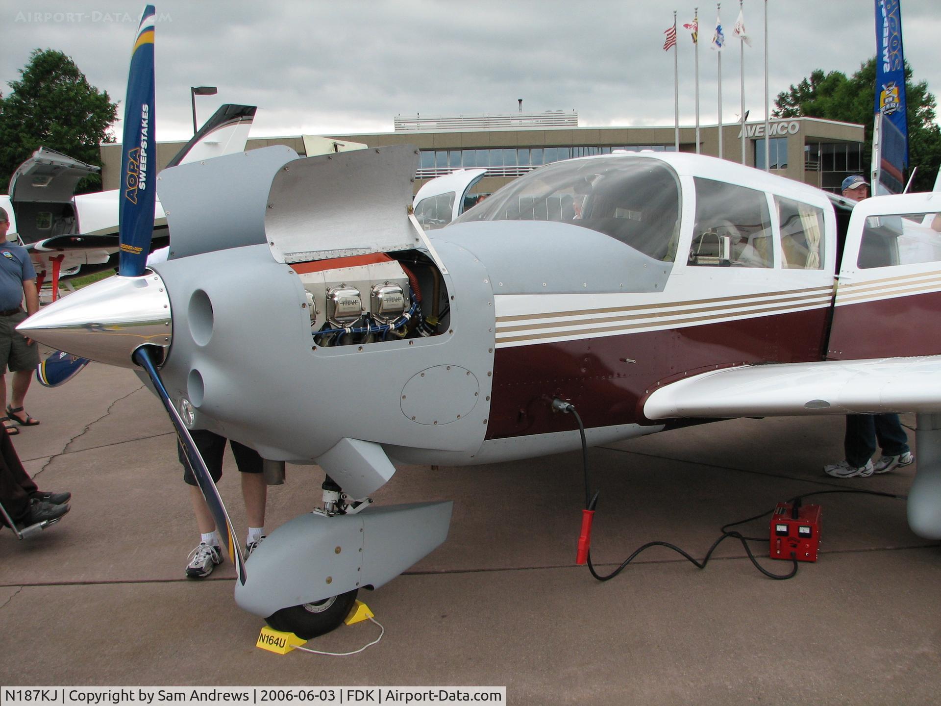 N187KJ, 1967 Piper PA-32-260 Cherokee Six C/N 32-996, I believe that is Thomas A Horne's head on the far right.