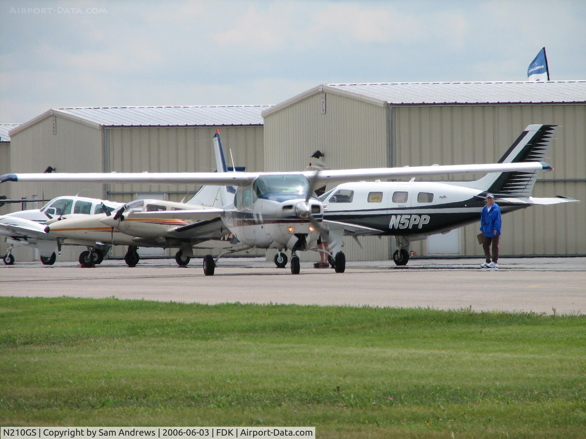 N210GS, 1976 Cessna 210L Centurion C/N 21061283, Taxiing out after a long working the booth at the AOPA Fly-in 2006