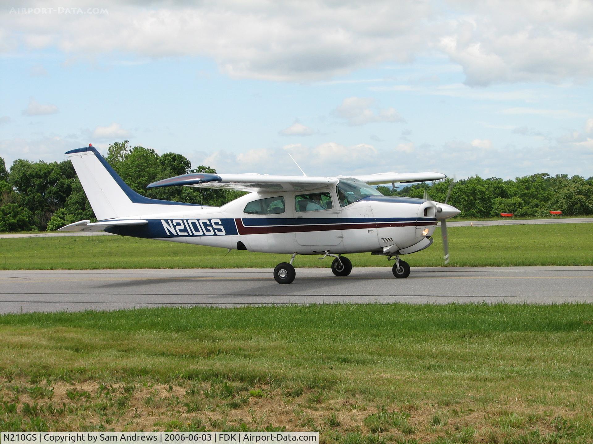 N210GS, 1976 Cessna 210L Centurion C/N 21061283, Back to DLZ