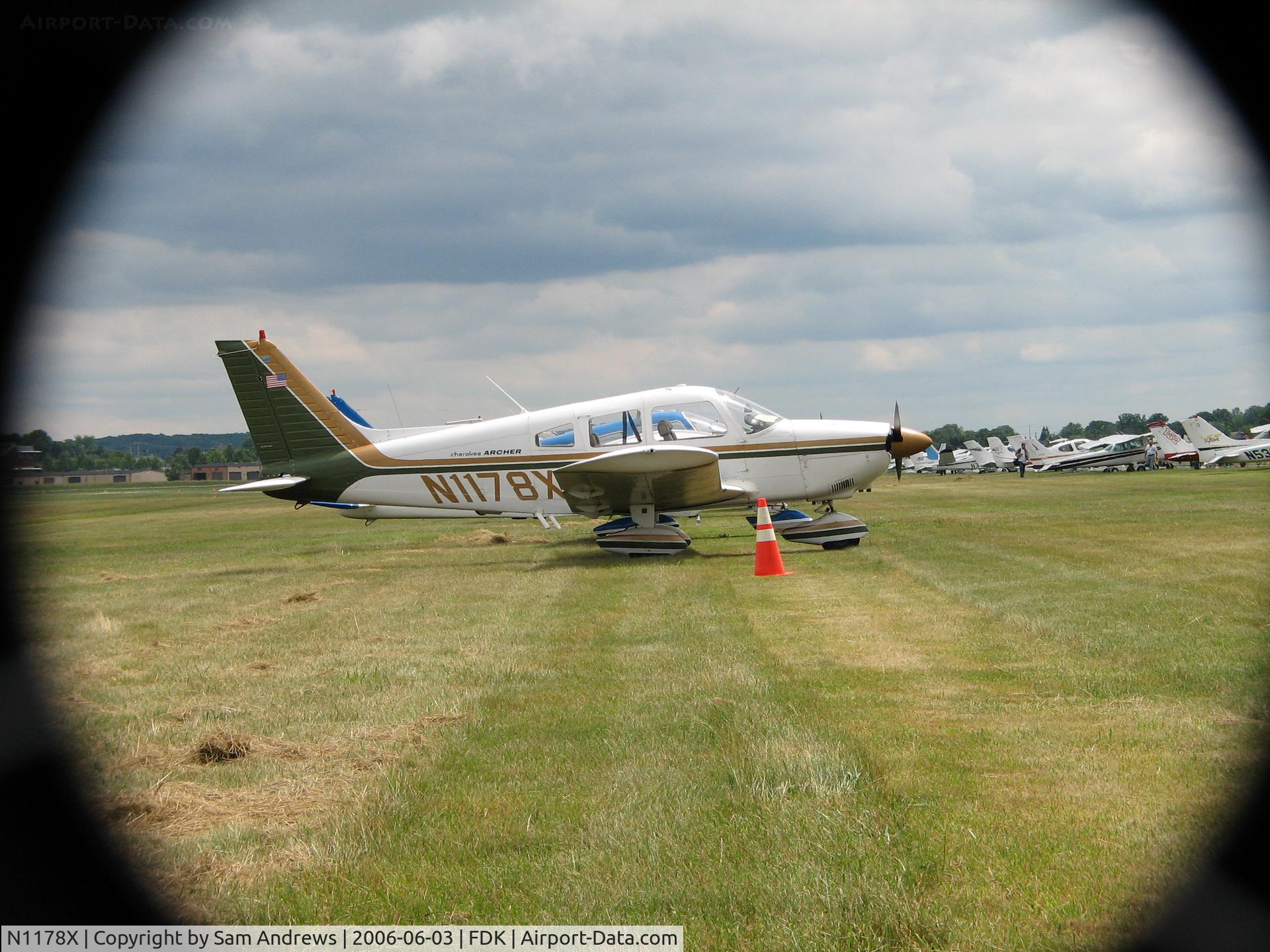 N1178X, 1975 Piper PA-28-180 C/N 28-7505220, just sitting there