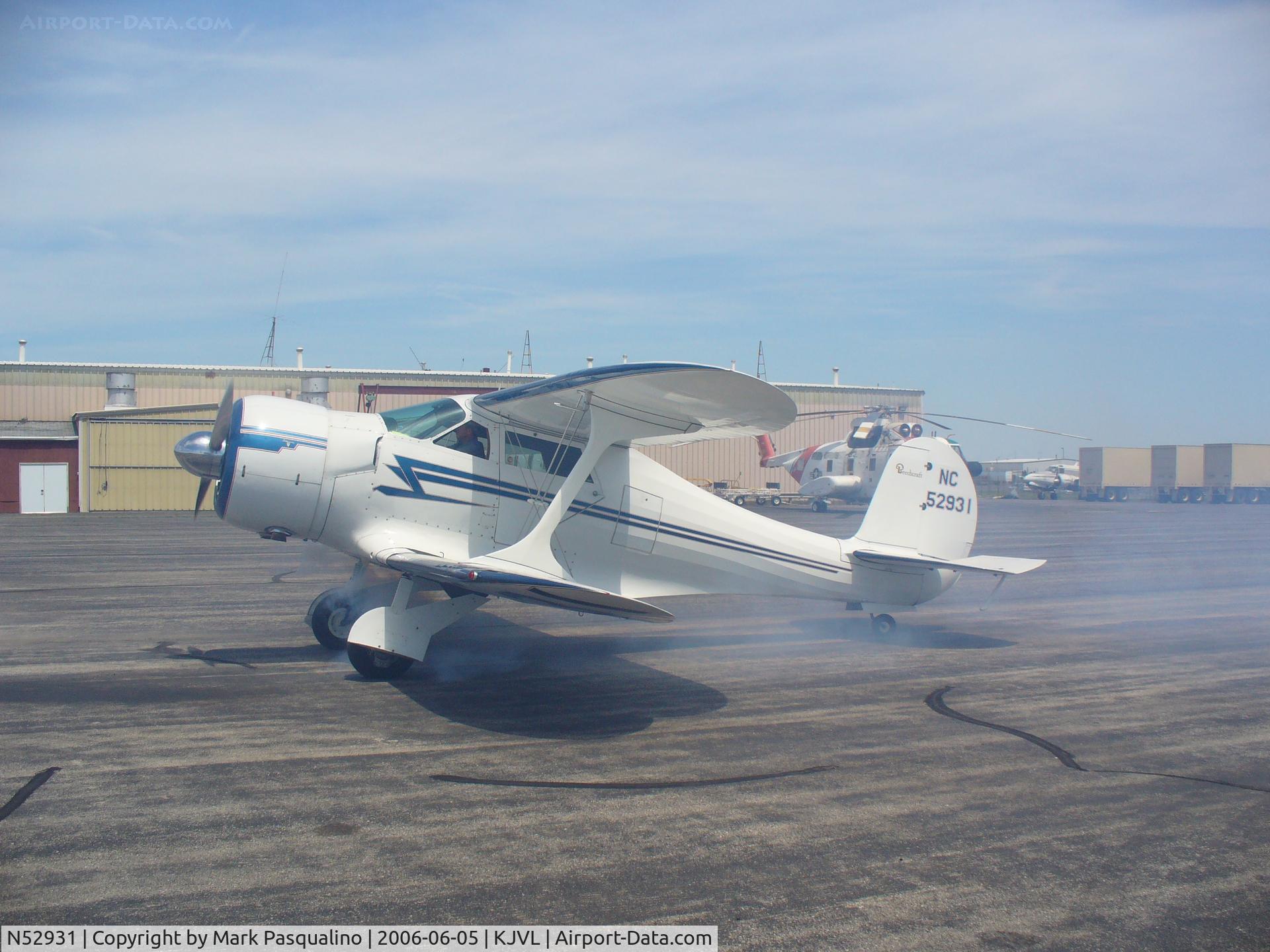 N52931, 1943 Beech D17S Staggerwing C/N 4833, Beech D17S starting up