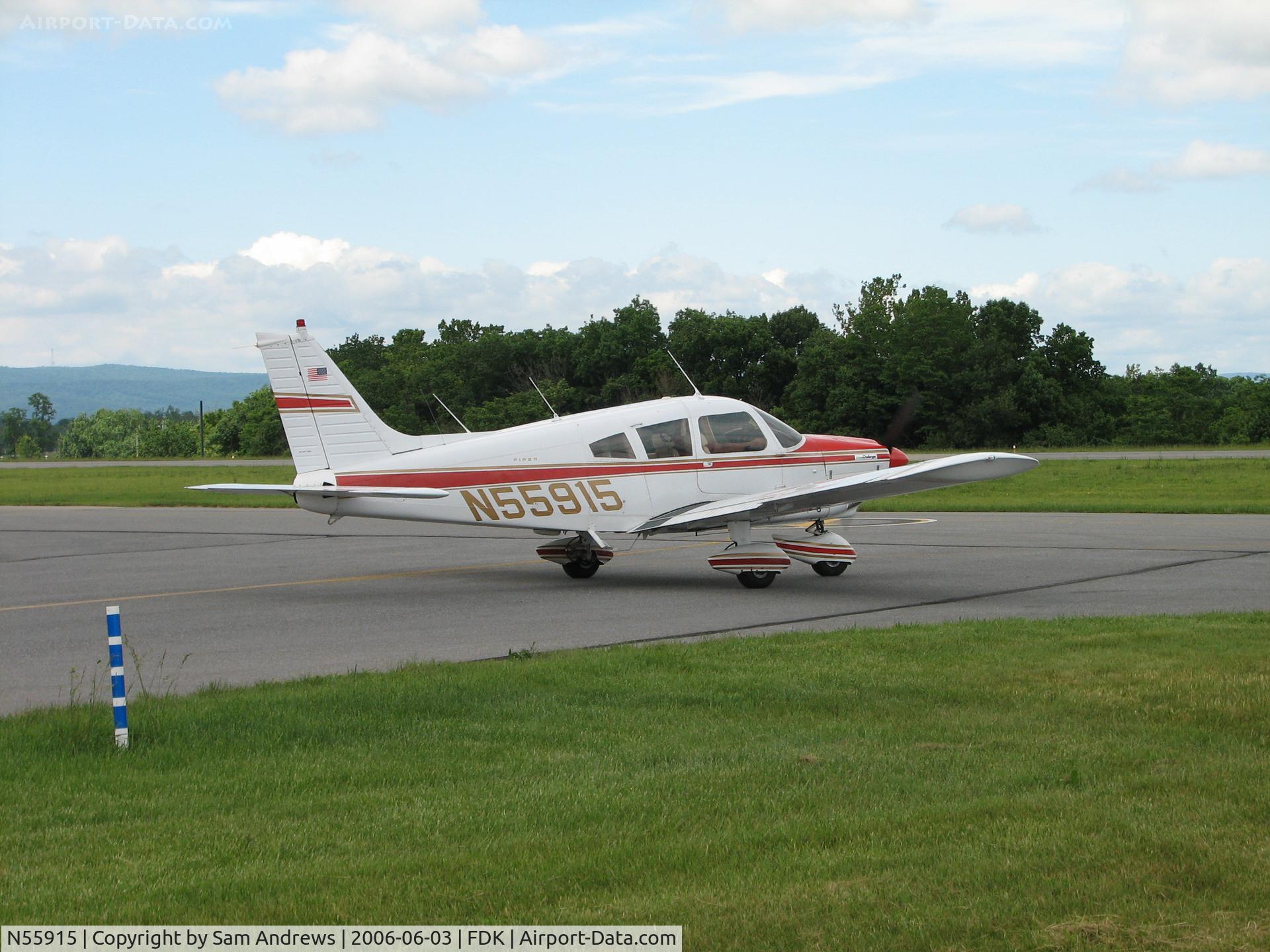 N55915, 1973 Piper PA-28-180 C/N 28-7305500, Taxi, this is a nice looking Challenger
