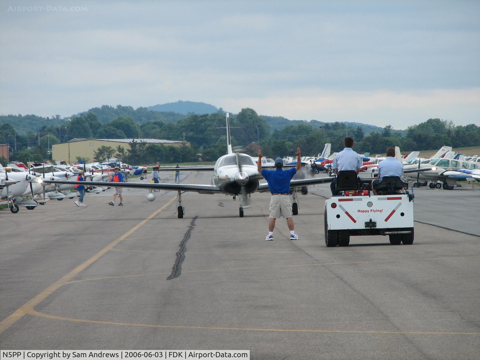 N5PP, 2002 Piper PA-46-500TP C/N 4697145, Just arrived at the AOPA Fly-in
