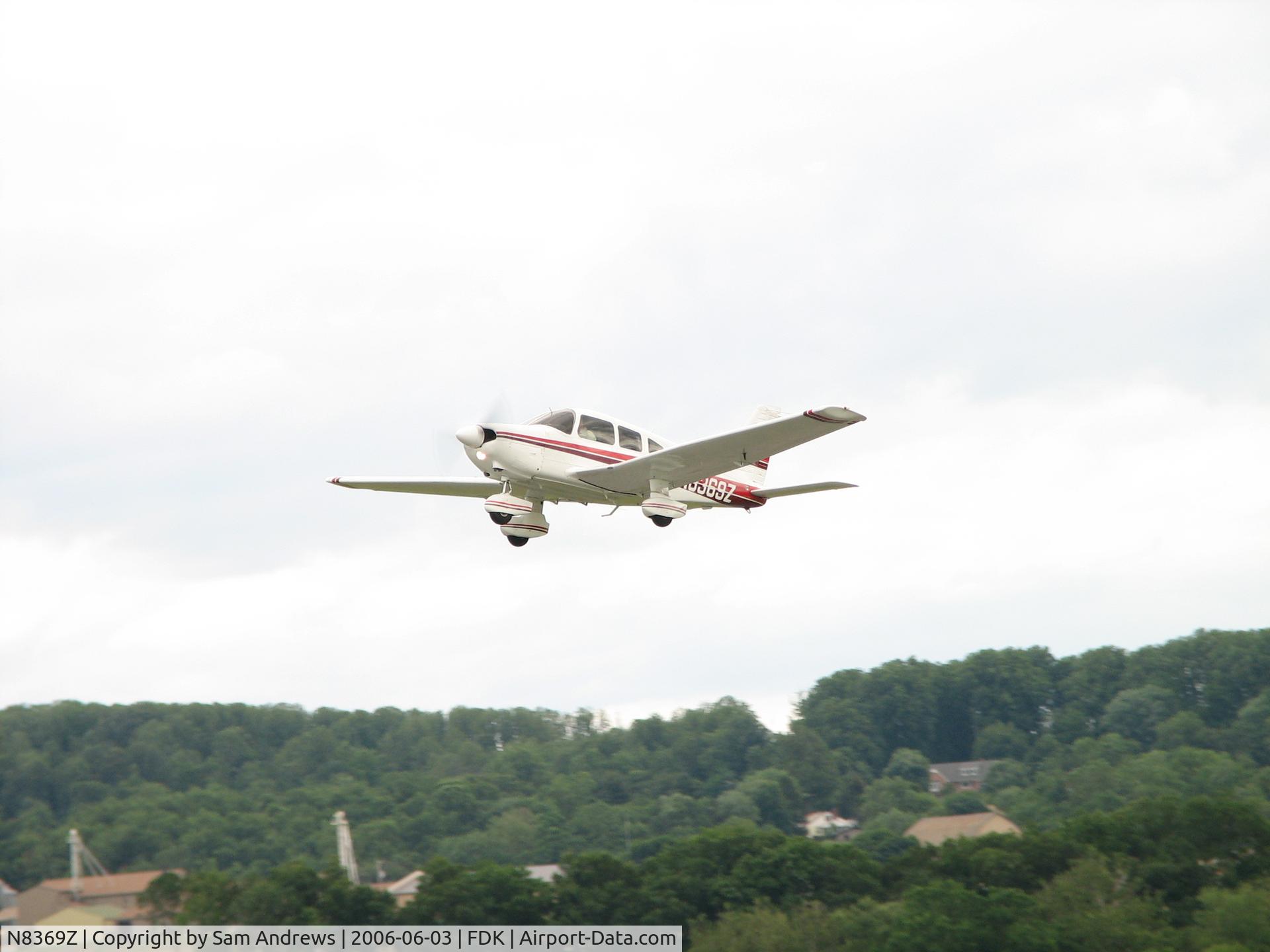 N8369Z, 1981 Piper PA-28-181 C/N 28-8190213, Departing RWY 30 headed back to Stafford, VA From the AOPA Fly-in.