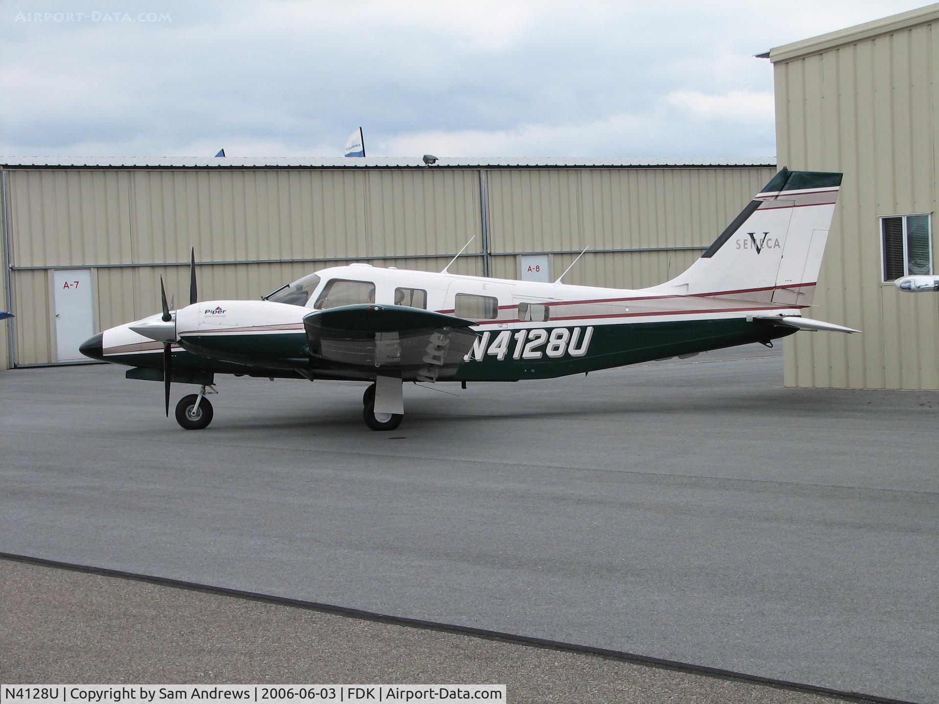 N4128U, 1999 Piper PA-34-220T C/N 3449100, Nice looking Seneca V at the 2006 AOPA Fly-in.  Flew in from Hartford Brainard Airport (Hartford, CT) [KHFD/HFD].