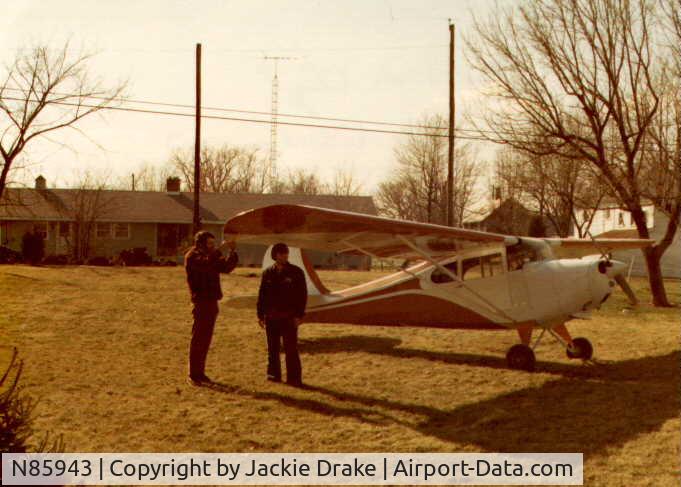 N85943, 1946 Aeronca 11AC Chief C/N 11AC-363, Ken & Jerry Getting Chief ready for flight after 1976 rebuild