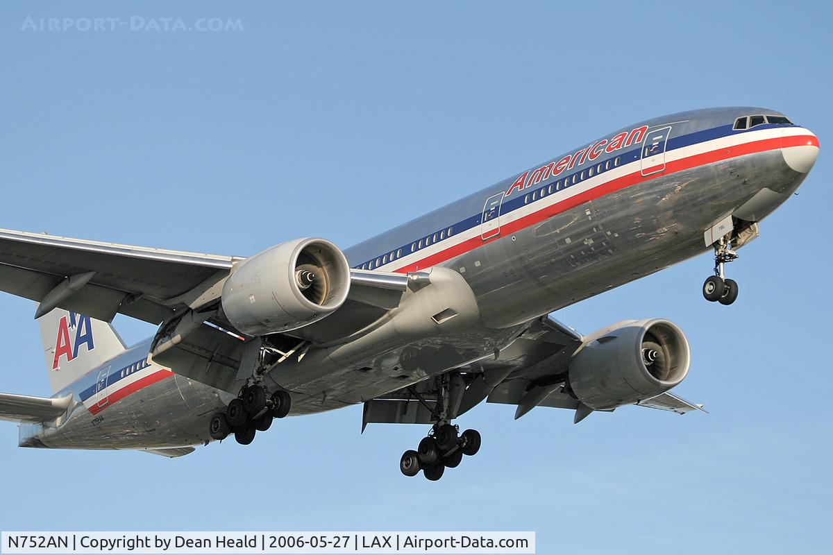 N752AN, 2001 Boeing 777-223 C/N 30260, American Airlines N752AN on final approach to RWY 24R.