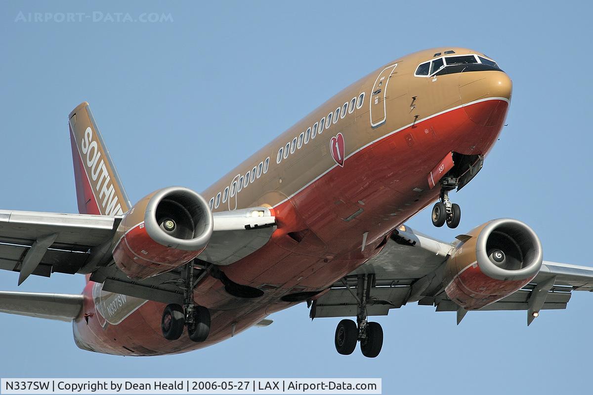 N337SW, 1988 Boeing 737-3H4 C/N 23959, Southwest Airlines N337SW on final approach to RWY 24R.