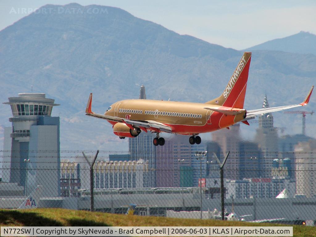 N772SW, 2000 Boeing 737-7H4 C/N 27880, Southwest Airlines / 2000 Boeing 737-7H4
