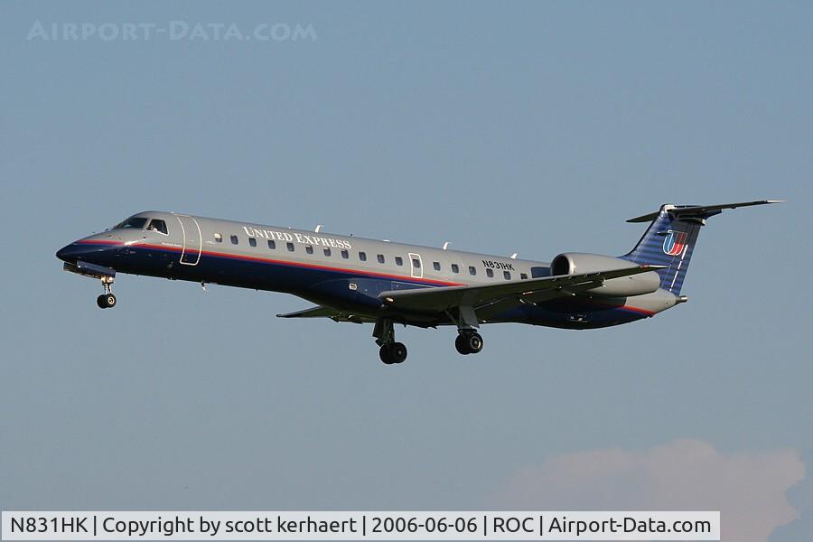 N831HK, 2000 Embraer EMB-145LR C/N 145232, landing 04