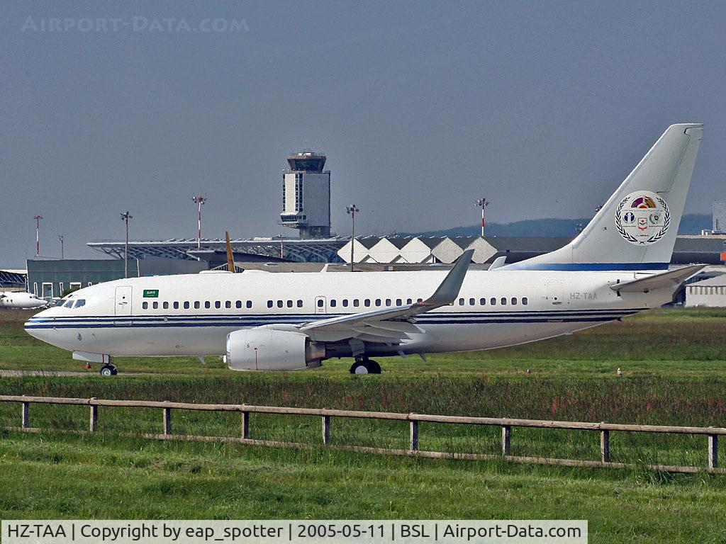HZ-TAA, Boeing 737-7P3 BBJ C/N 29188/217, Lining up  runway 34
