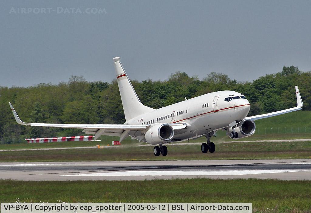 VP-BYA, 2000 Boeing 737-700 BBJ C/N 29972, Landing on runway 16