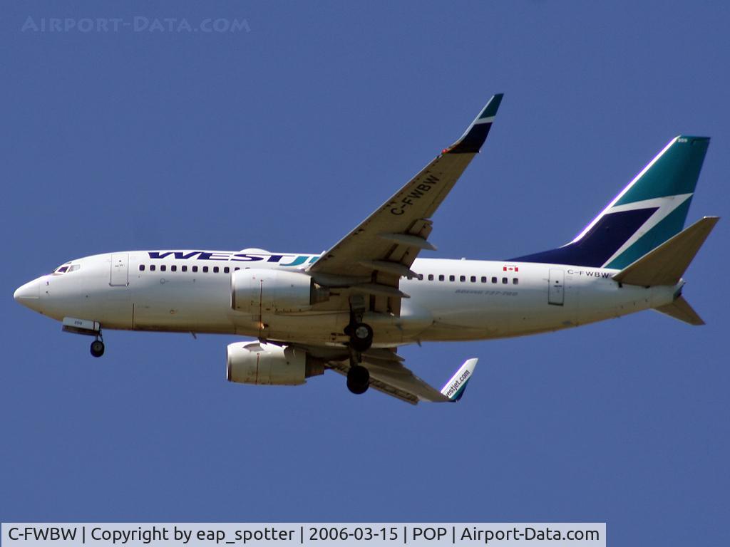 C-FWBW, 2003 Boeing 737-7CT C/N 33697, on a long final approach