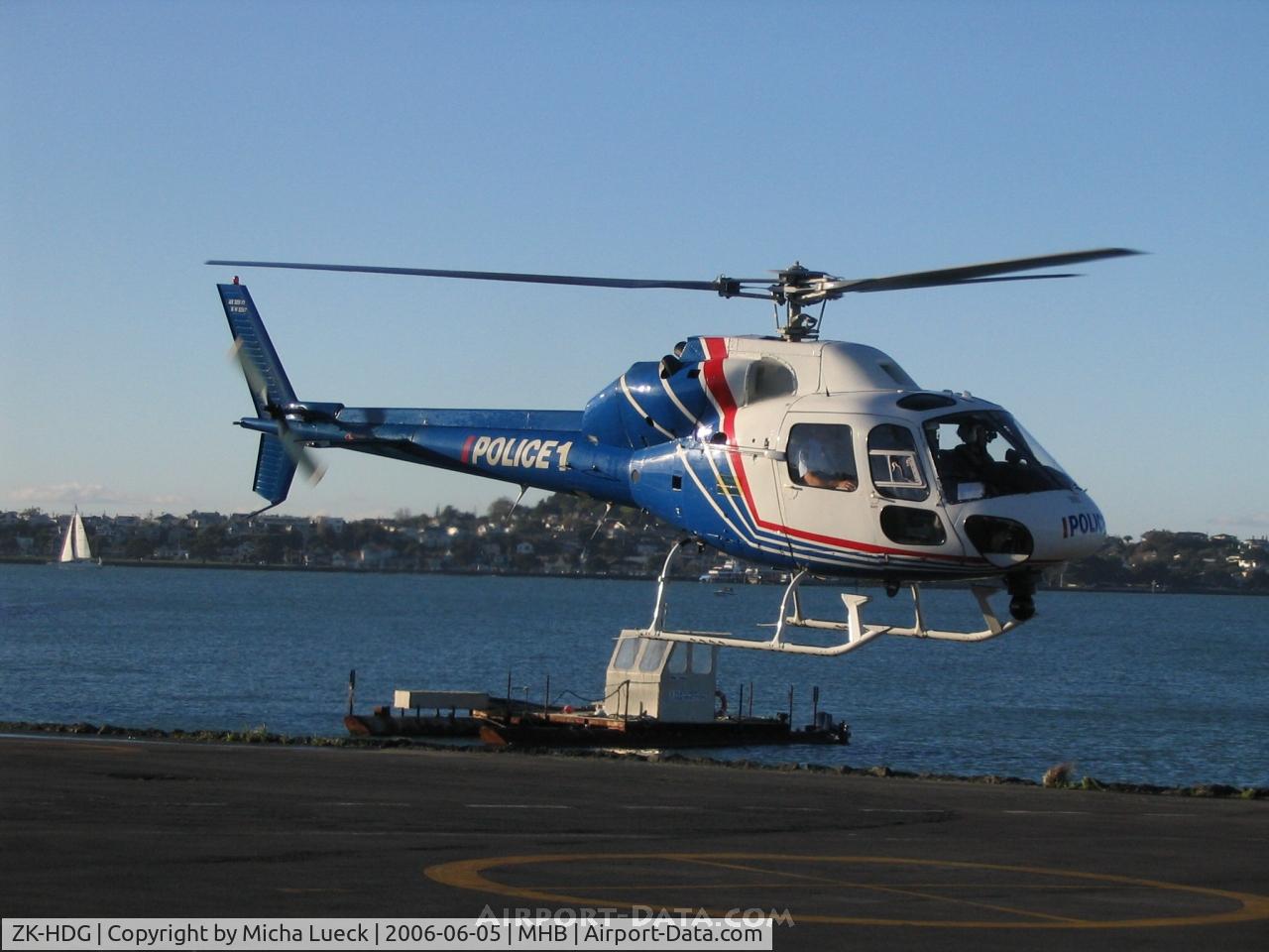 ZK-HDG, Aerospatiale AS-355F-1 Ecureuil 2 C/N 5212, New Zealand Police Chopper coming in to Mechanic's Bay, Auckland