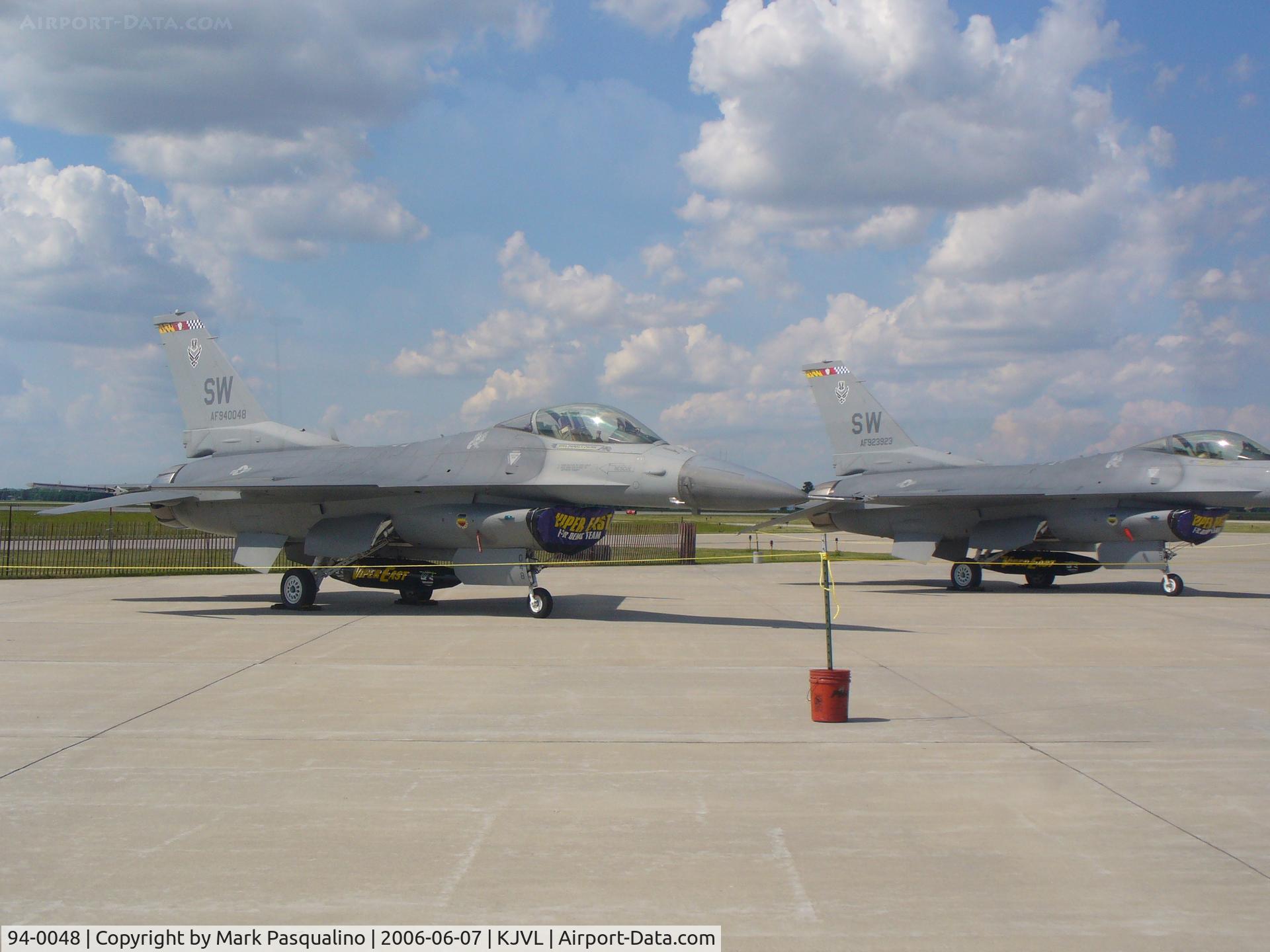 94-0048, 1994 Lockheed F-16C Fighting Falcon C/N CC-200, F-16 aircraft on display for airshow