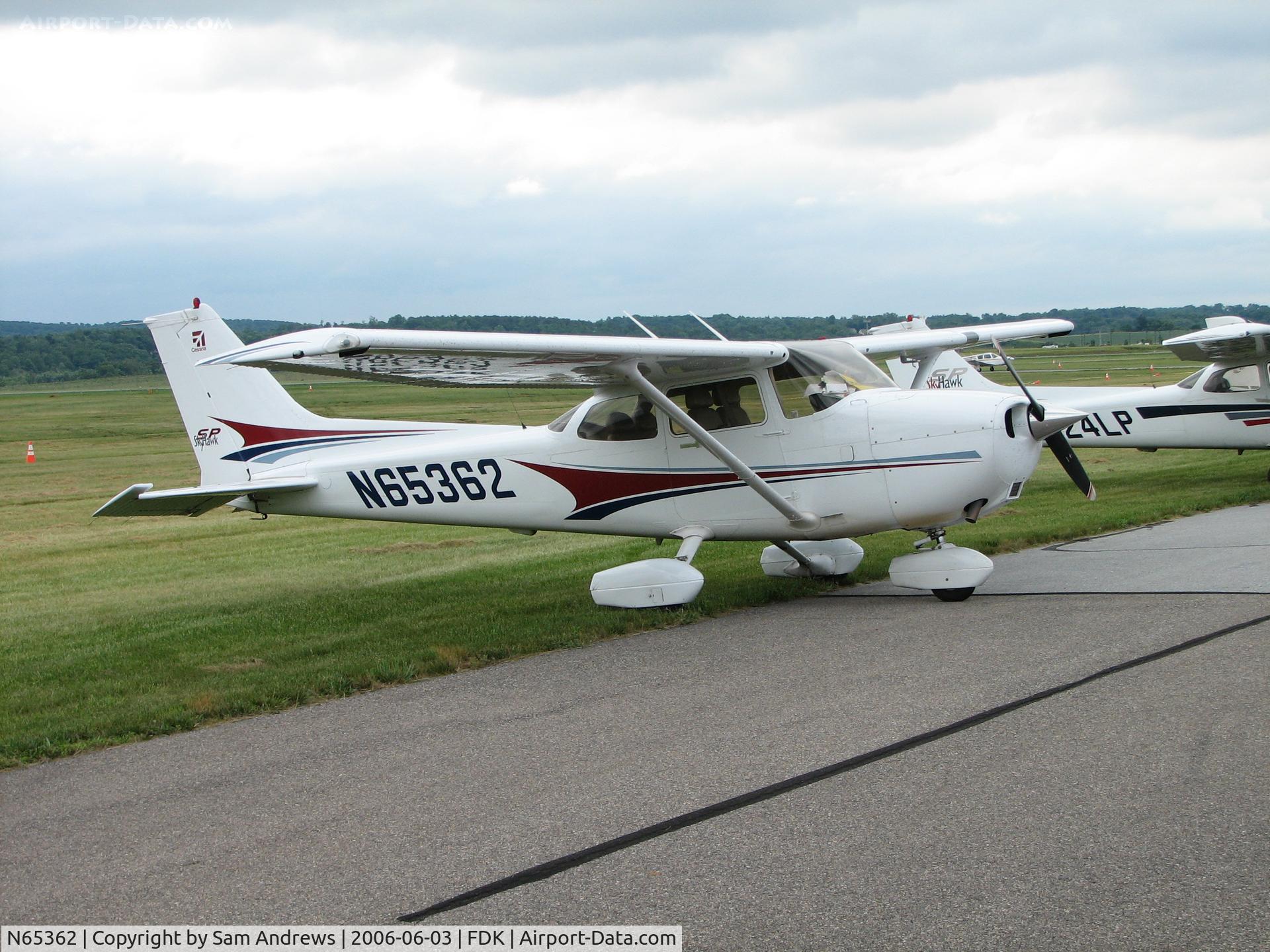N65362, 2004 Cessna 172S C/N 172S9707, This one is up to the Fly-in from Tipton Airport (FME)