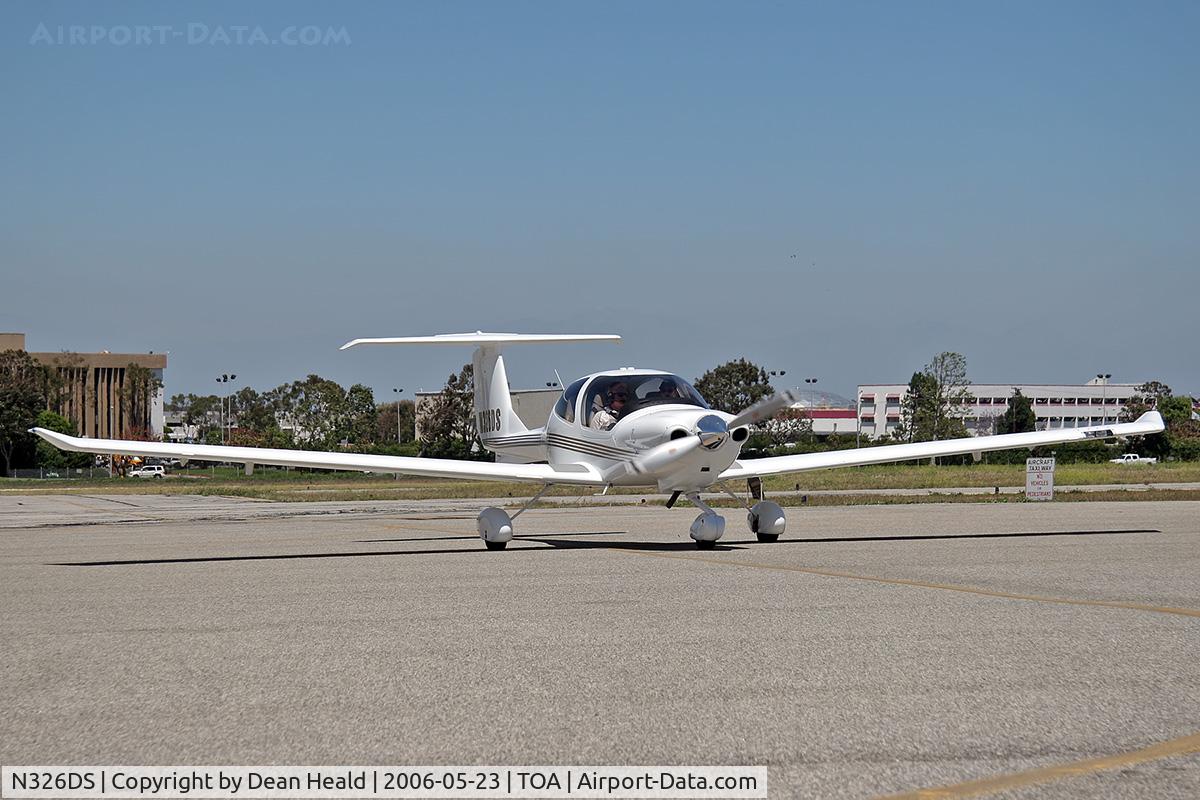 N326DS, 2004 Diamond DA-40 Diamond Star C/N 40.377, 2004 Diamond Aircraft Industries Inc DA 40 N326DS taxiing after landing at Torrance Municipal Airport (KTOA), CA.