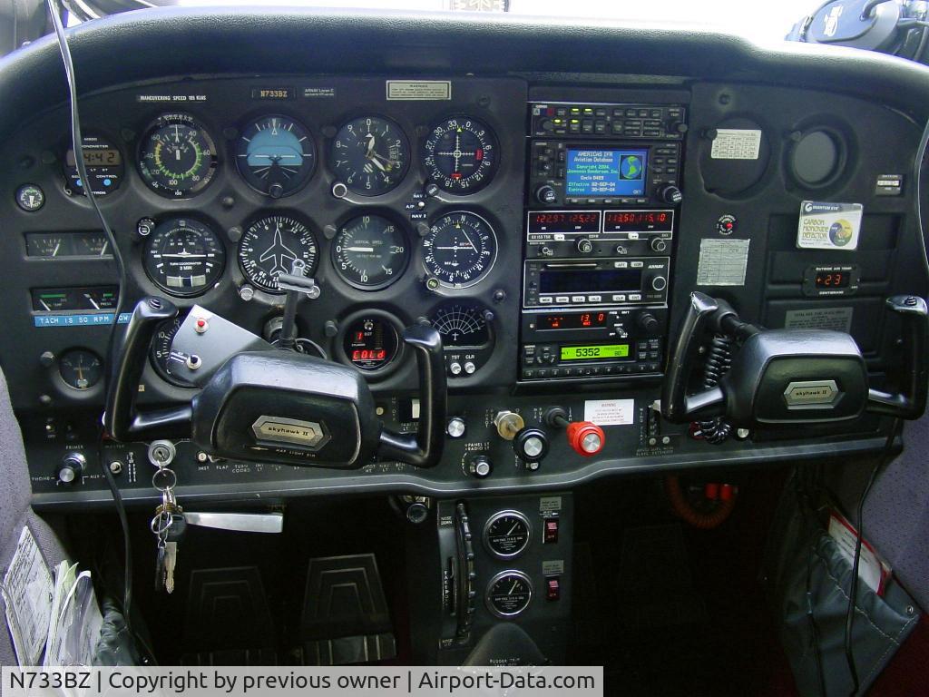 N733BZ, 1977 Cessna 172N C/N 17268180, N733BZ cockpit
