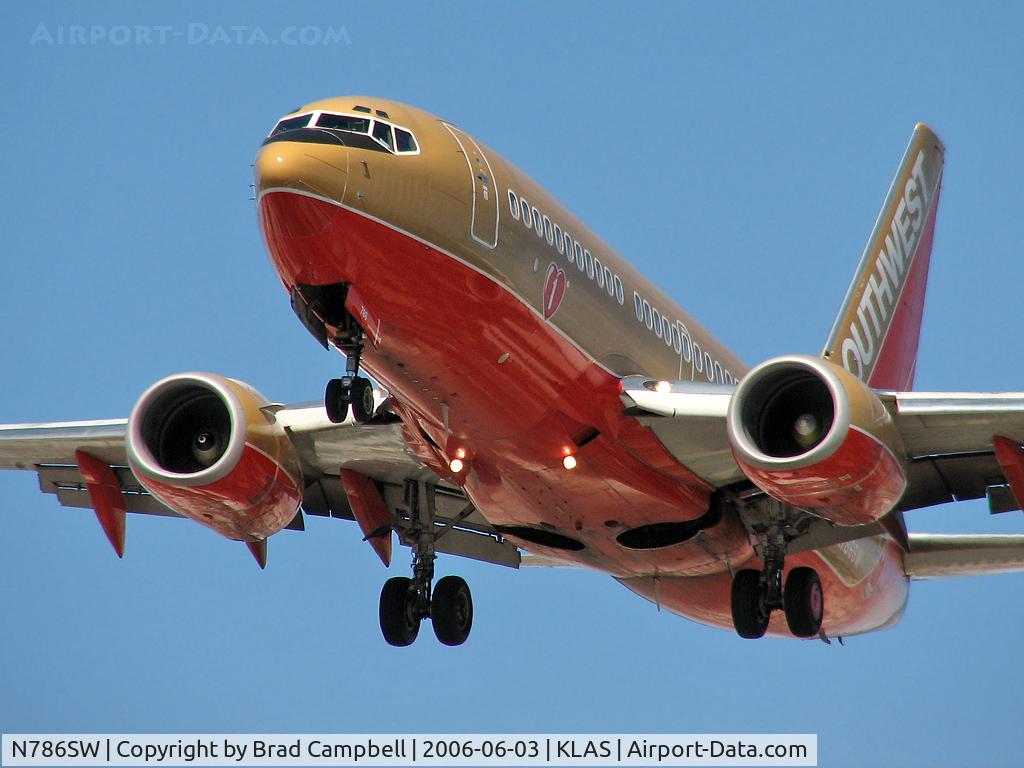 N786SW, 2000 Boeing 737-7H4 C/N 29811, Southwest Airlines / 2000 Boeing 737-7H4 / $5000 camera - Priceless | $500 camera - it's ok I guess.