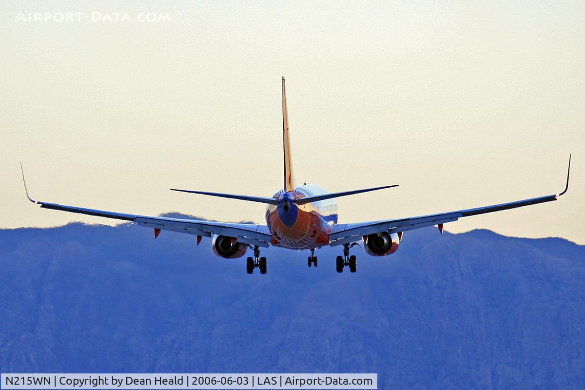 N215WN, 2005 Boeing 737-7H4 C/N 32487, Southwest Airlines N215WN (FLT SWA2224) from San Diego Int'l (KSAN) on short final to RWY 25L.
