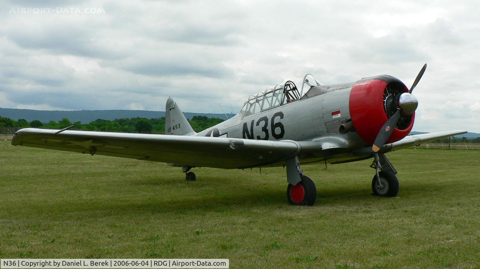 N36, 1944 North American AT-6F Texan C/N 121-42765, This 1944-vintage SNJ-4 takes five during the 2006 Mid Atlantic Air Museum World War II Weekend.