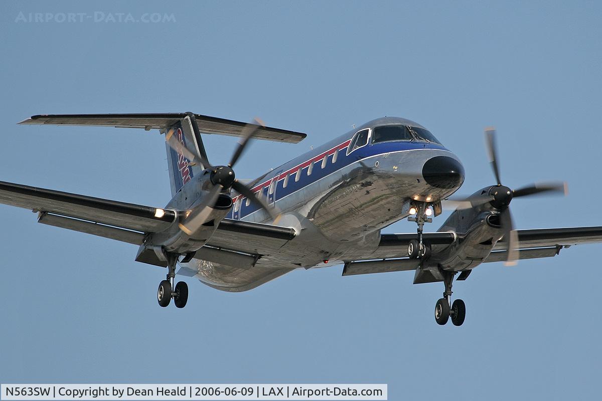 N563SW, 1998 Embraer EMB-120 Brasilia C/N 120338, Skywest Airlines N563SW (FLT SKW6097) from San Diego Int'l (KSAN) on final approach to RWY 24R.