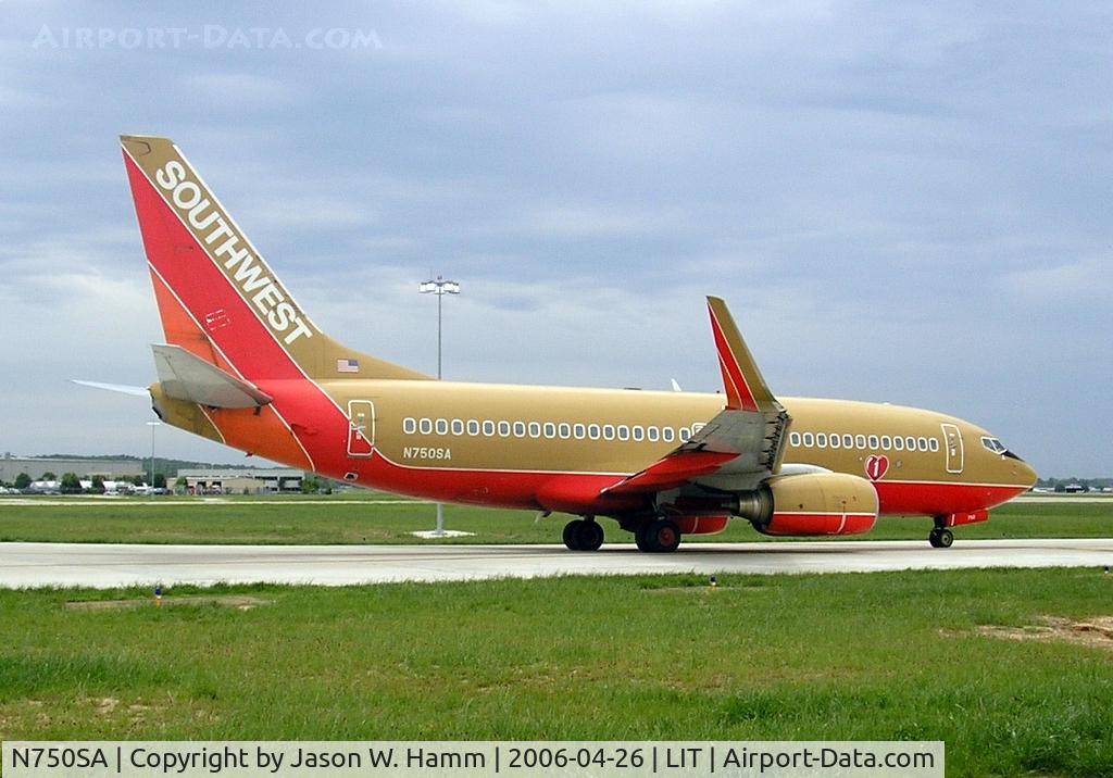N750SA, 1999 Boeing 737-7H4 C/N 29802, Taxiing out for it's trip to LAS.